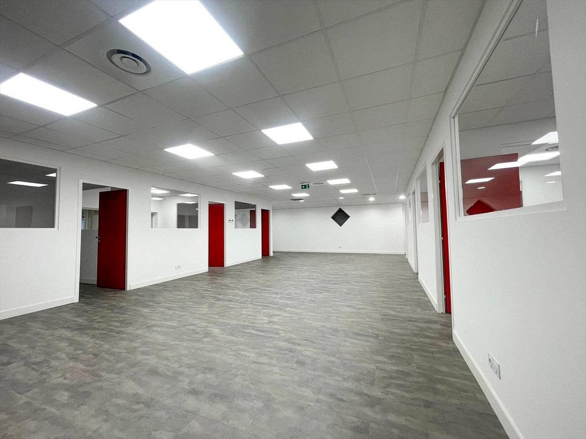 Le premier plateau terminé sous son plafond à dalles — plateaux de bureaux à Cabestany, plaquiste ALVIT PLAQUISTE