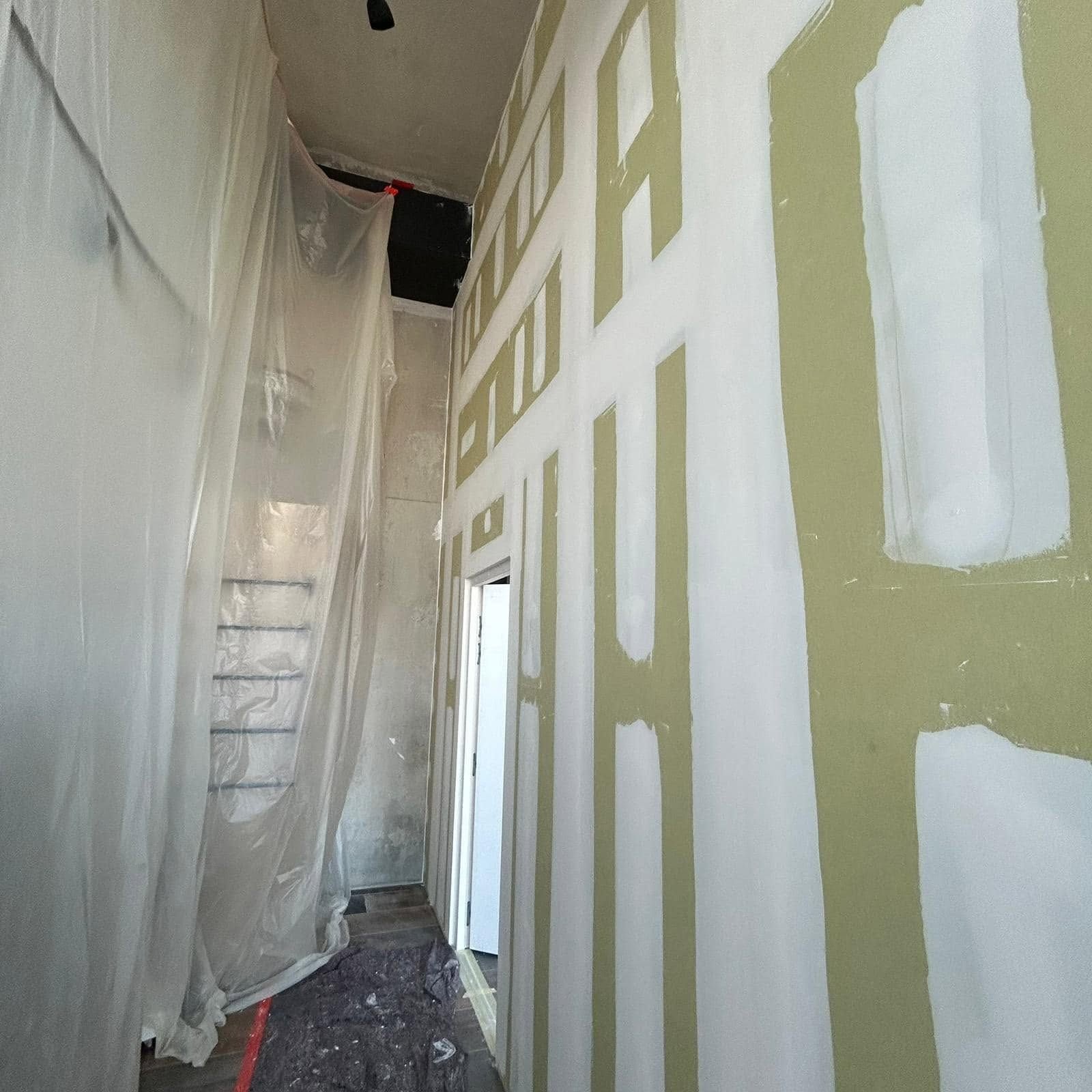 Confinement du chantier : poussière isolée des parties communes — cloison coupe-feu en centre commercial à Canet-en-Roussillon, plaquiste ALVIT PLAQUISTE