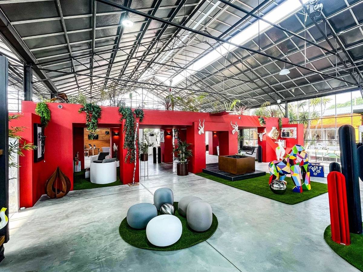 Les volumes peints, l’espace d’exposition installé — Innov Green à Latour-Bas-Elne, plaquiste ALVIT PLAQUISTE