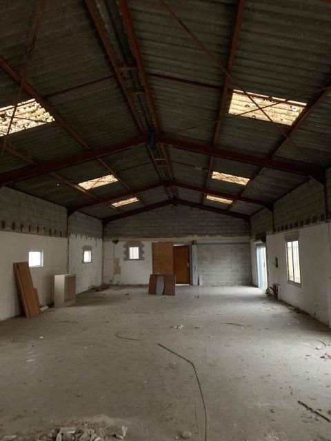 Avant travaux : le hangar à aménager — Innov Green à Latour-Bas-Elne, plaquiste ALVIT PLAQUISTE
