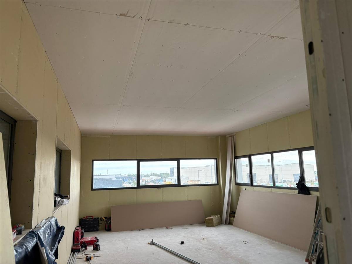 Bureau de l’étage, plafond et murs en plaques — Léa Logistique second plateau à Rivesaltes, plaquiste ALVIT PLAQUISTE