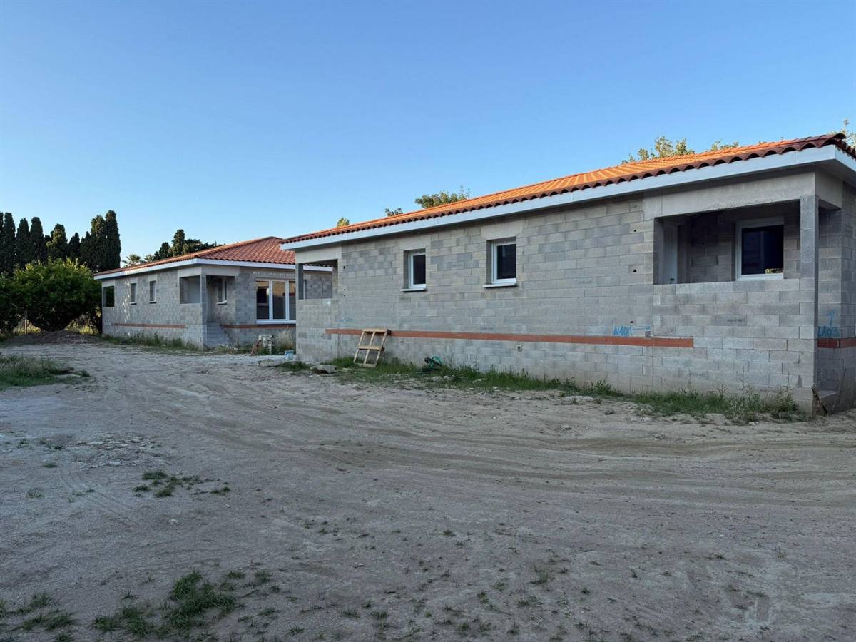 Les maisons de plain-pied en gros œuvre — logements sociaux à Baho, plaquiste ALVIT PLAQUISTE