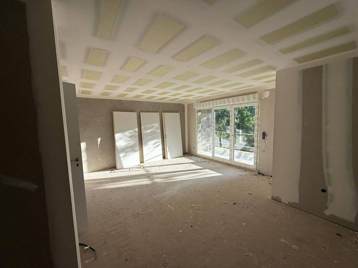 Séjour, plafond coupe-feu jointé — logements sociaux à Baho, plaquiste ALVIT PLAQUISTE
