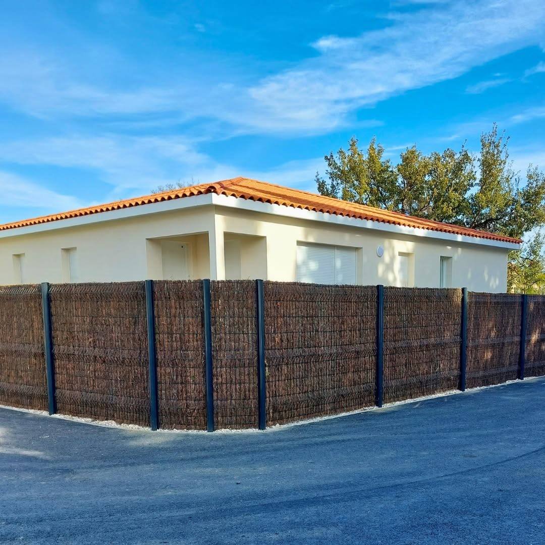 Une maison terminée — logements sociaux à Baho, plaquiste ALVIT PLAQUISTE
