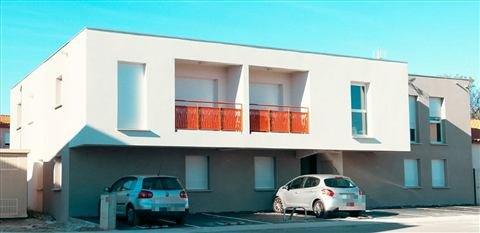 La façade sur rue — résidence de 19 logements sociaux à Pia, plaquiste ALVIT PLAQUISTE