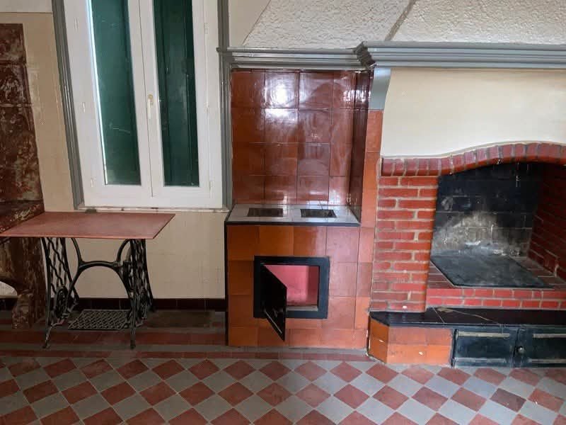 Avant : la cuisine d’origine, cheminée et potager en place — maison de maître à Céret, plaquiste ALVIT PLAQUISTE
