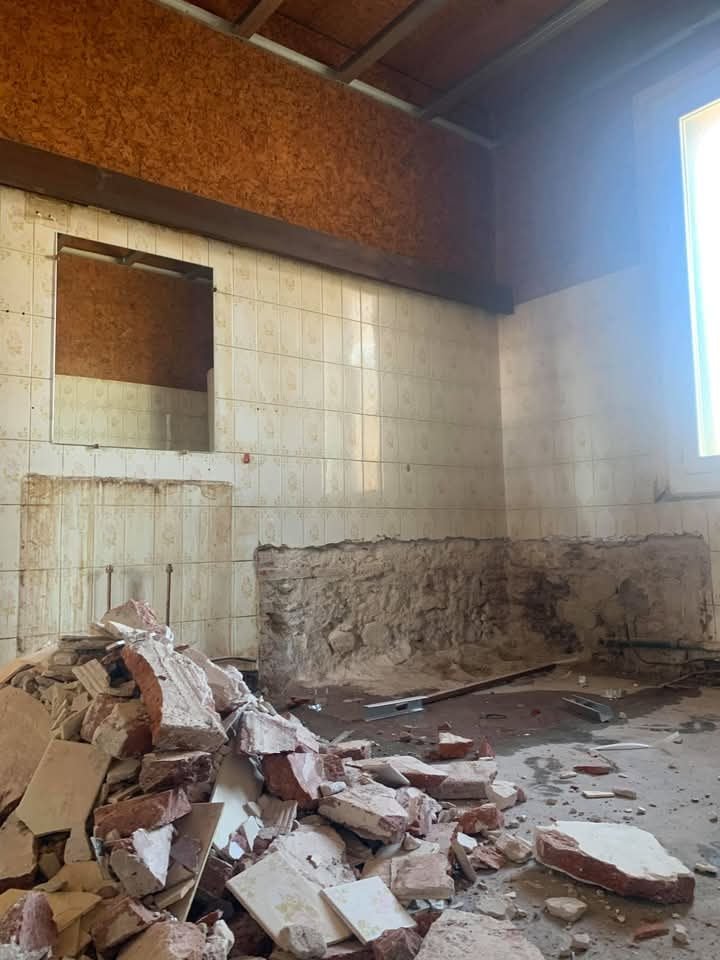 Avant : démolition des cloisons et des briques non porteuses — maison de maître à Céret, plaquiste ALVIT PLAQUISTE
