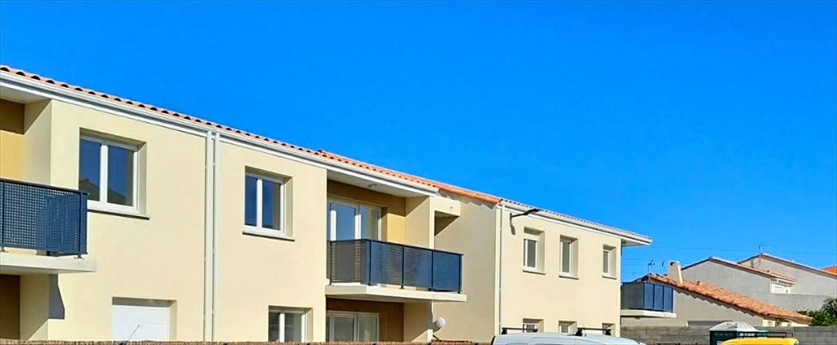 Le bâtiment R+1 — résidence de 51 logements sociaux à Pia, plaquiste ALVIT PLAQUISTE