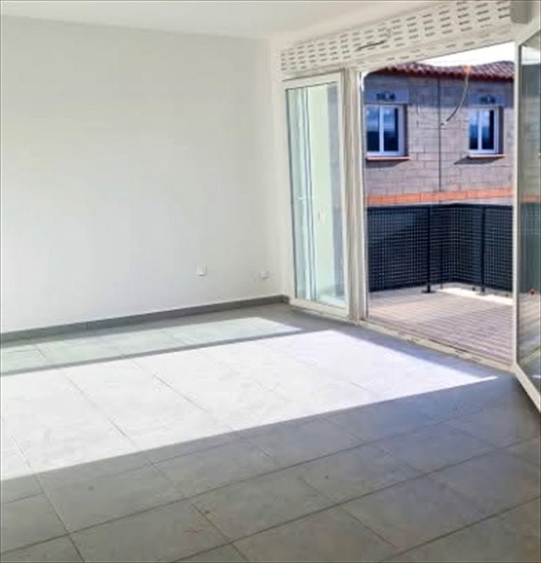 Séjour ouvert sur la terrasse — résidence de 51 logements sociaux à Pia, plaquiste ALVIT PLAQUISTE