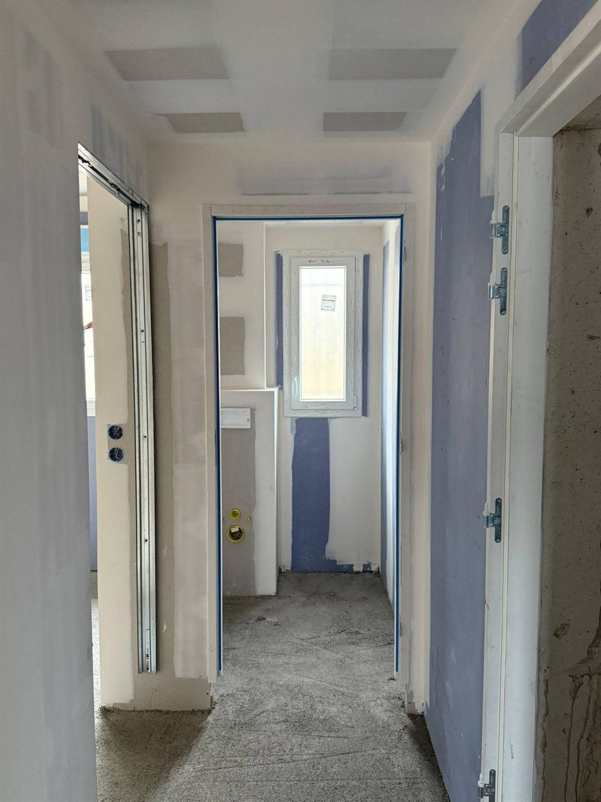 Châssis à galandage et habillage du bâti WC — résidence de 12 appartements à Argelès-sur-Mer, plaquiste ALVIT PLAQUISTE