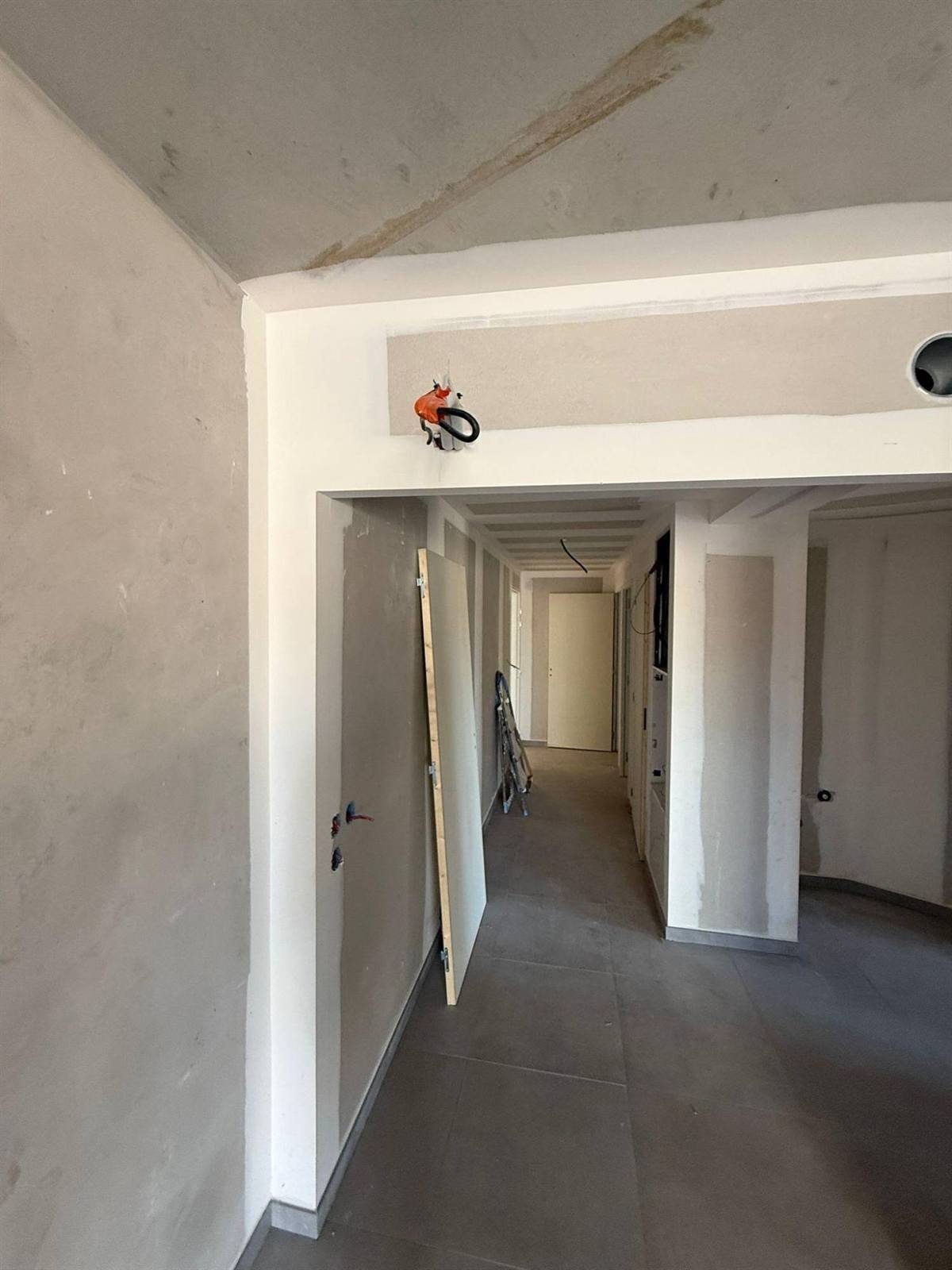 Retombée et plafond technique pour les réseaux — résidence de 12 appartements à Argelès-sur-Mer, plaquiste ALVIT PLAQUISTE