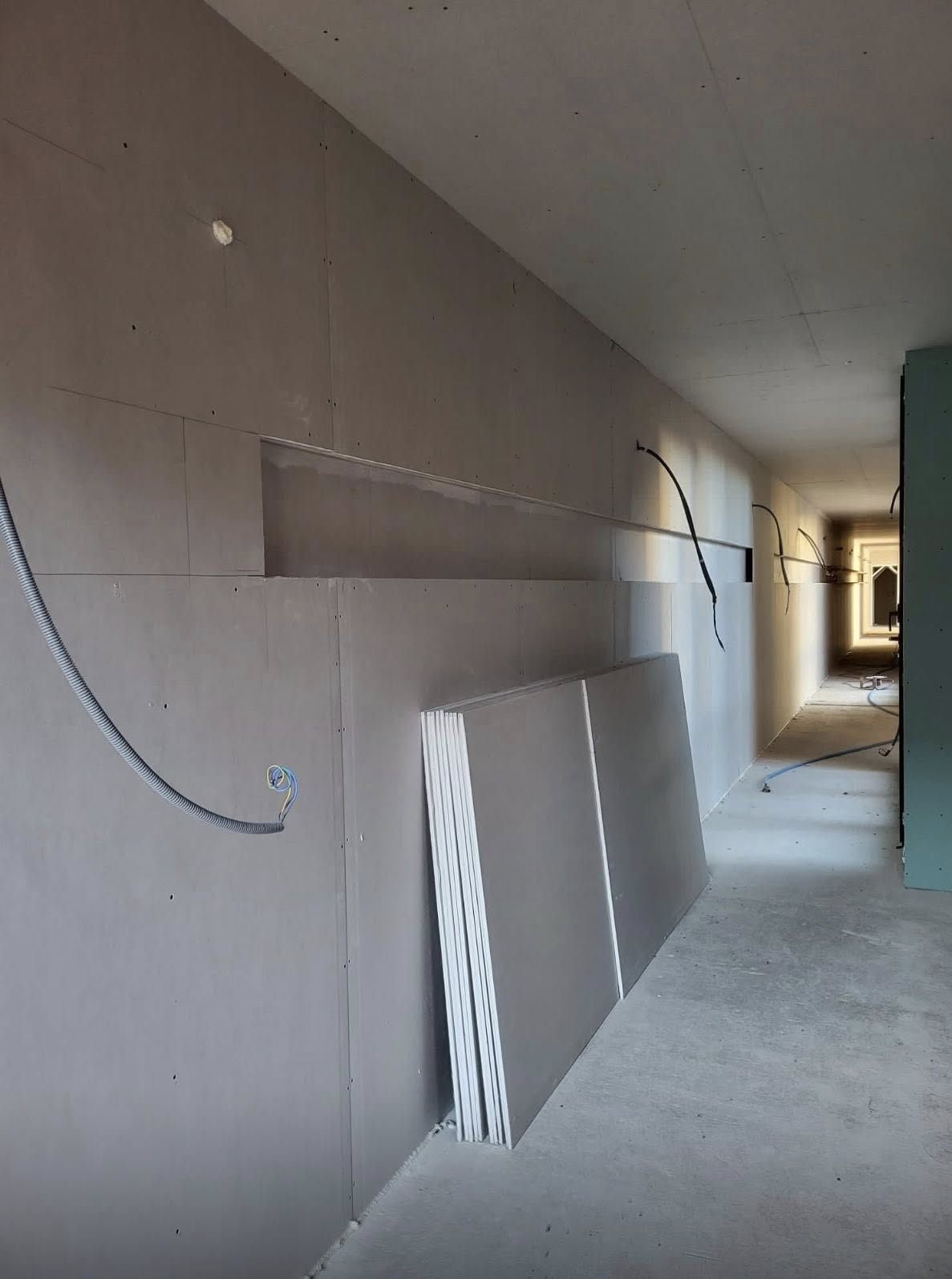 Pose des plaques et réservation de la niche — villa d’architecte à Leucate, plaquiste ALVIT PLAQUISTE