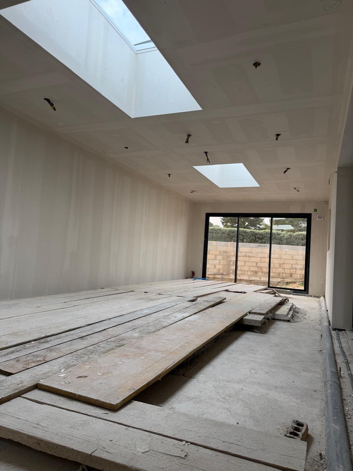 Deux villas d’architecte avec piscine intérieure — Montesquieu-des-Albères — plaquiste ALVIT PLAQUISTE