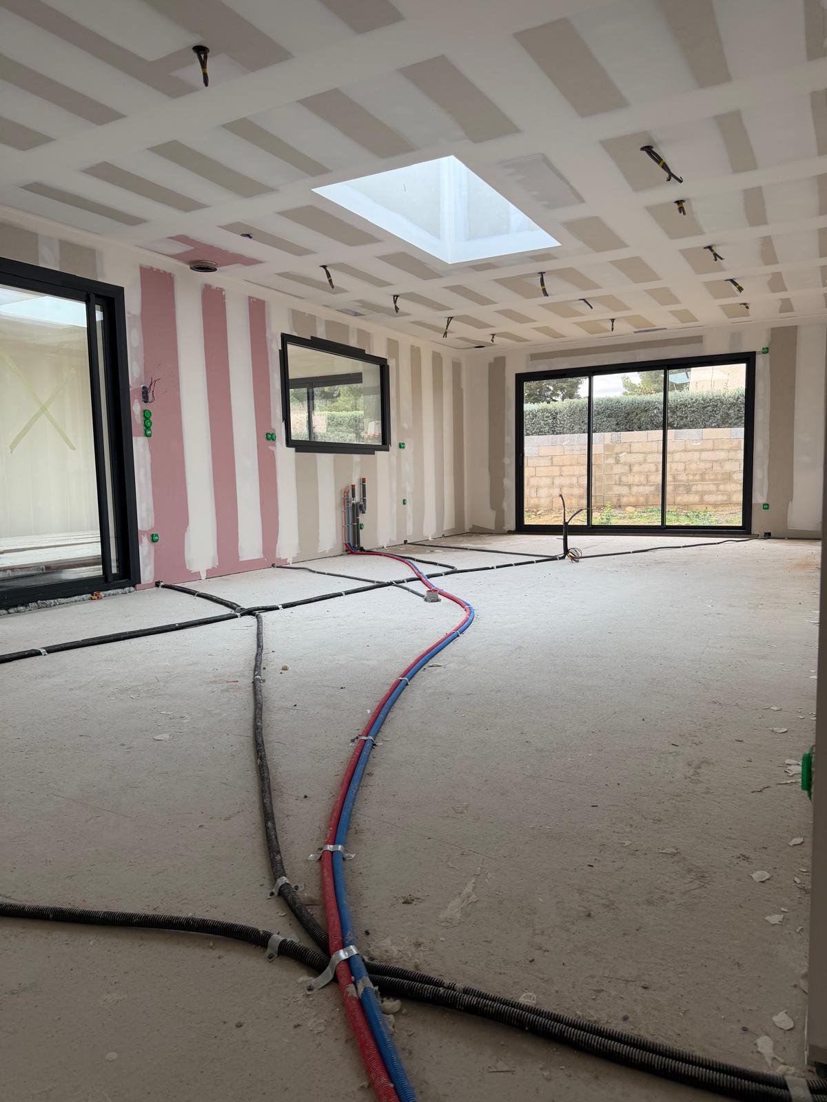 Deux villas d’architecte avec piscine intérieure — Montesquieu-des-Albères — plaquiste ALVIT PLAQUISTE
