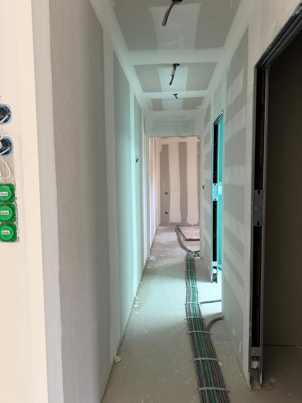 Deux villas d’architecte avec piscine intérieure — Montesquieu-des-Albères — plaquiste ALVIT PLAQUISTE
