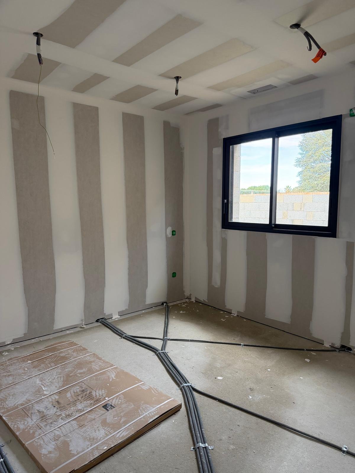 Deux villas d’architecte avec piscine intérieure — Montesquieu-des-Albères — plaquiste ALVIT PLAQUISTE